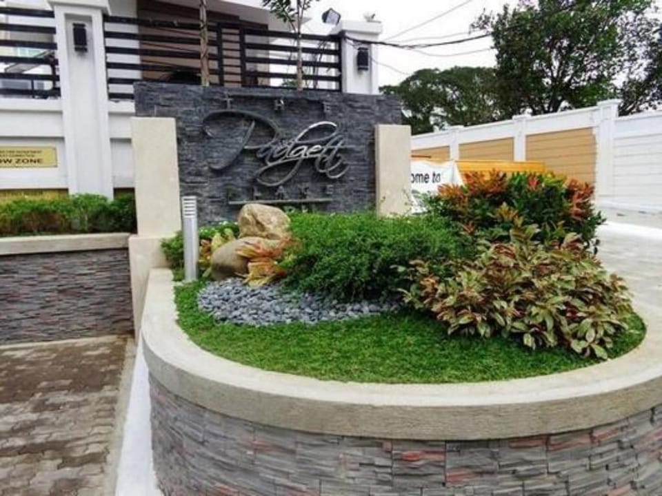 One-BR condo Padgett Place Cebu Vacation rental in Lapu-Lapu City