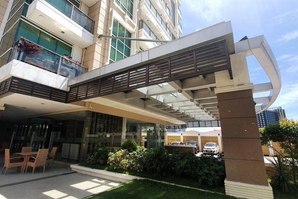 One-BR condo Padgett Place Cebu Vacation rental in Lapu-Lapu City