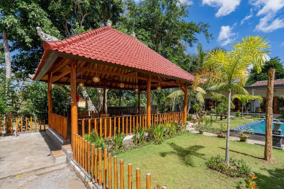 Surya Maha Bungallo 3 Deluxe Rooms Pool View #14 Vacation rental in Nusapenida