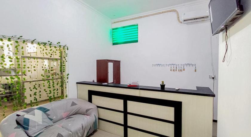 Homestay Bahari near Wisata Bahari Tlocor Sidoarjo Mitra RedDoorz Hotel in East Java