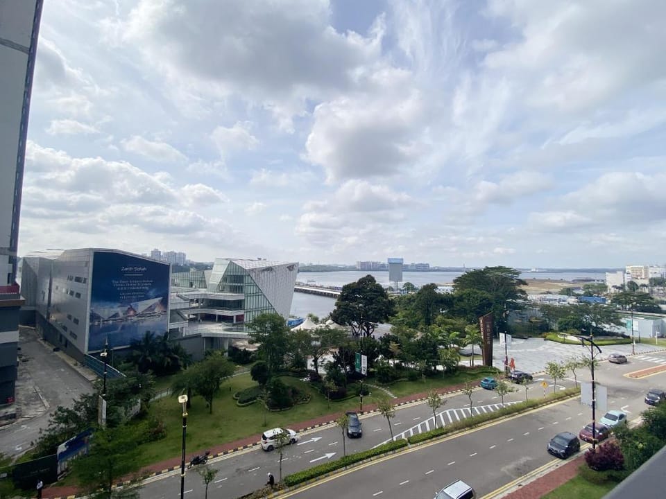 R&F 2R1B Luxury Homestay By 【TREX 】 Apartment in Johor Bahru