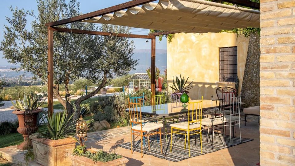 Casale Santa Lucia 8+2 Apartment in Umbria