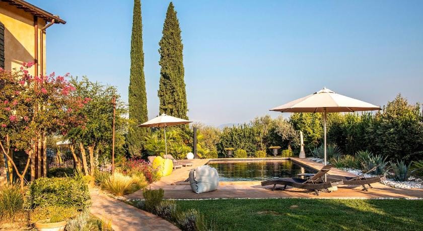 Casale Santa Lucia 8+2 Apartment in Umbria