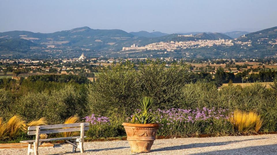 Casale Santa Lucia 8+2 Apartment in Umbria
