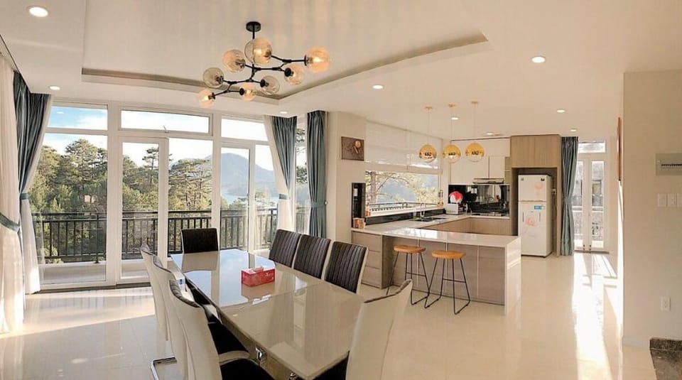 Luxury 4br Villa - Tuyenlam lake view Villa in Dalat