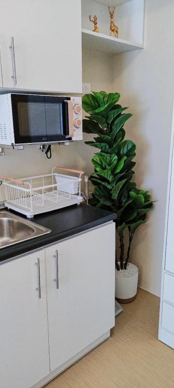 Ayala Condo with Netflix, Disney+ and Fiber Wi-Fi Apartment in Iloilo City