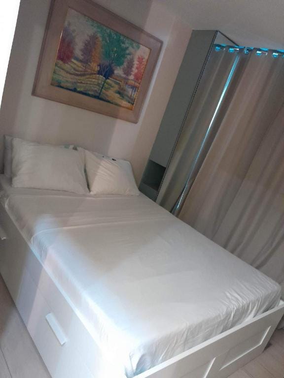  1BR opposite of grand Hyatt Hotel  Apartment in Makati