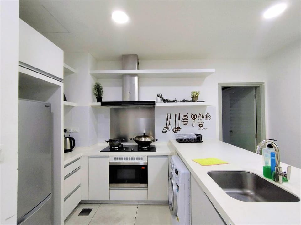 reSTARY Tropical @ Sutera Avenue | Pool, CBD |2B4P Apartment in Kota Kinabalu