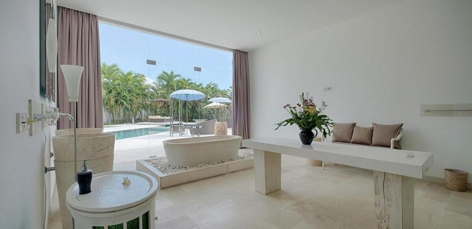 Awesome 3BR WhiteVilla in Canggu Vacation rental in North Kuta