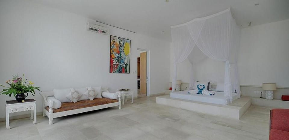 Awesome 3BR WhiteVilla in Canggu Vacation rental in North Kuta