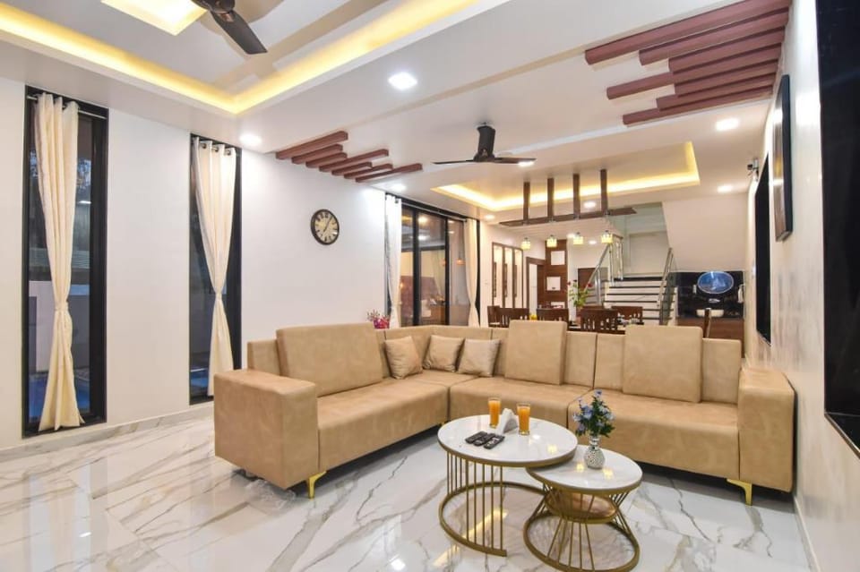 Sherlock Homes Luxury Service Villa  Villa in Maharashtra