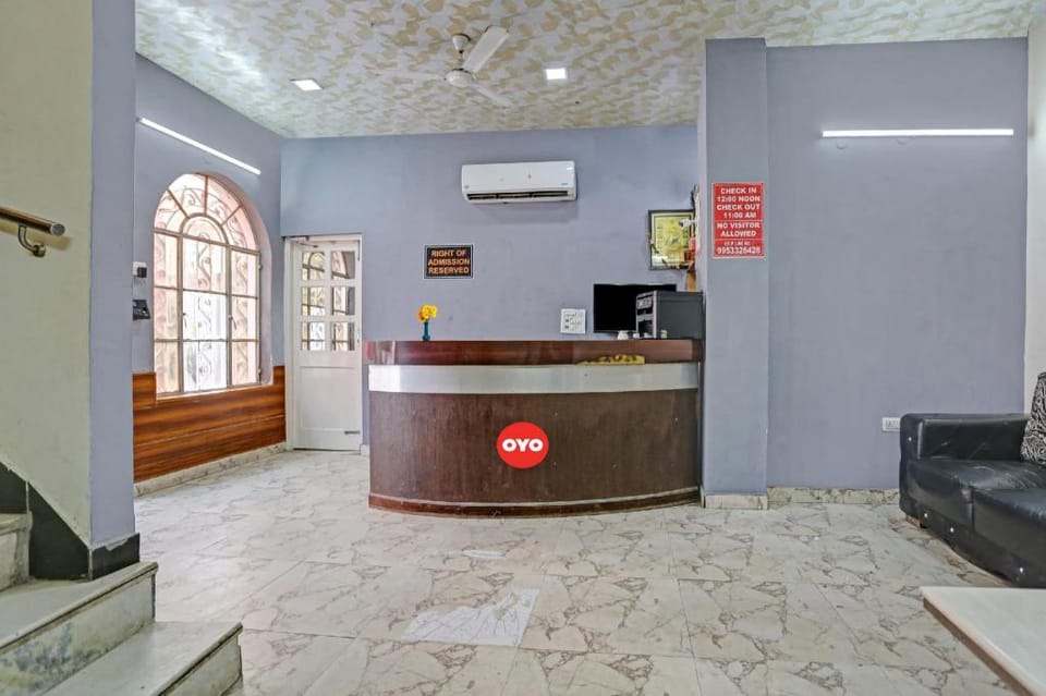 Super Hotel O Raas Near Hira Sweet Hotel in Delhi