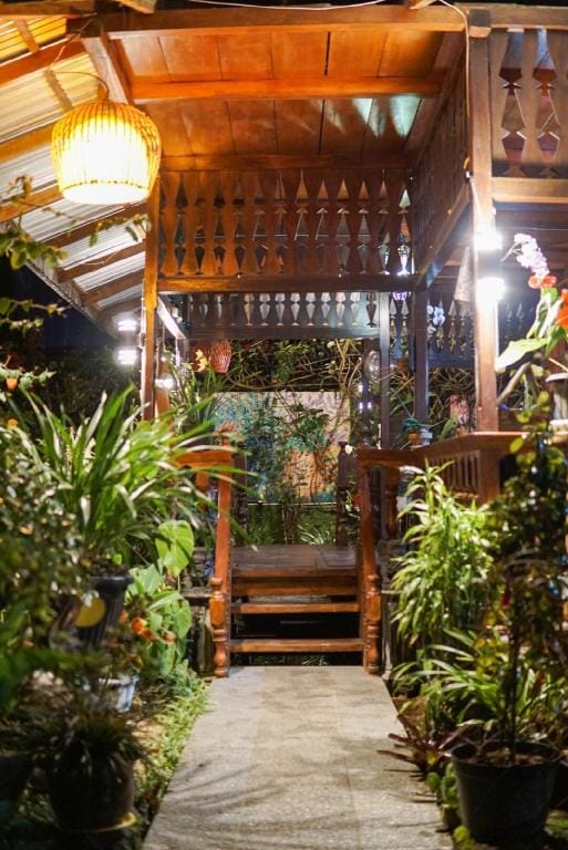 rumah kayu sulawesi antique Bed and Breakfast in Bali