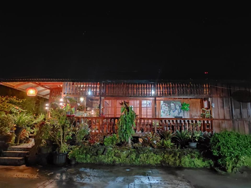 rumah kayu sulawesi antique Bed and Breakfast in Bali