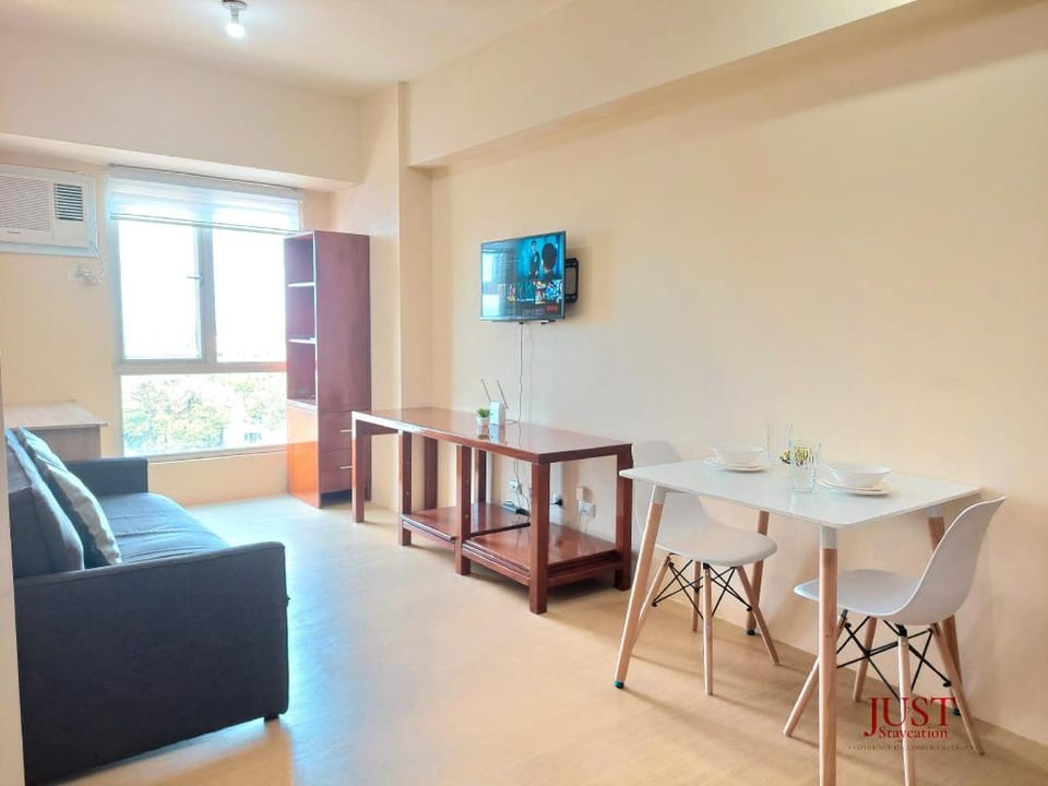 Heart of the City Centrio Tower 1BR Netflix +Wifi Apartment in Cagayan de Oro