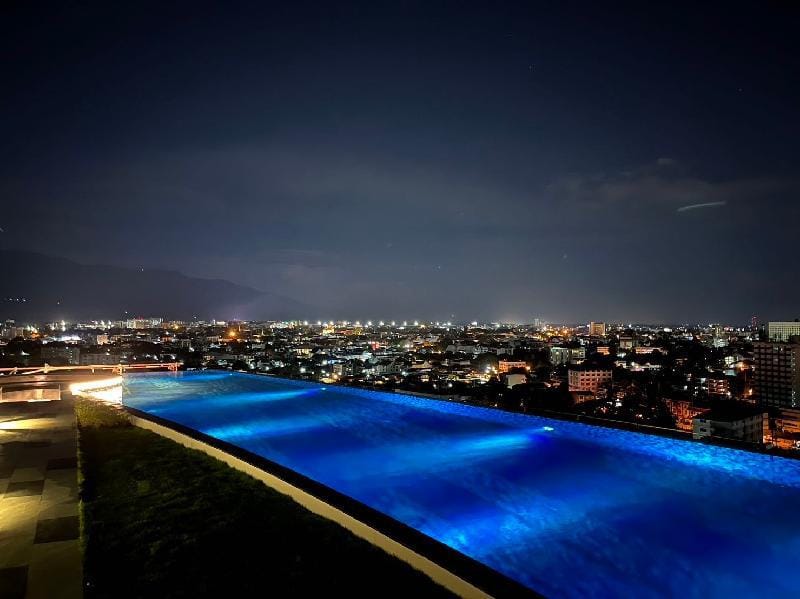 Astra sky river无边泳池wifi奢华温馨家庭套房 Apartment in Chiang Mai