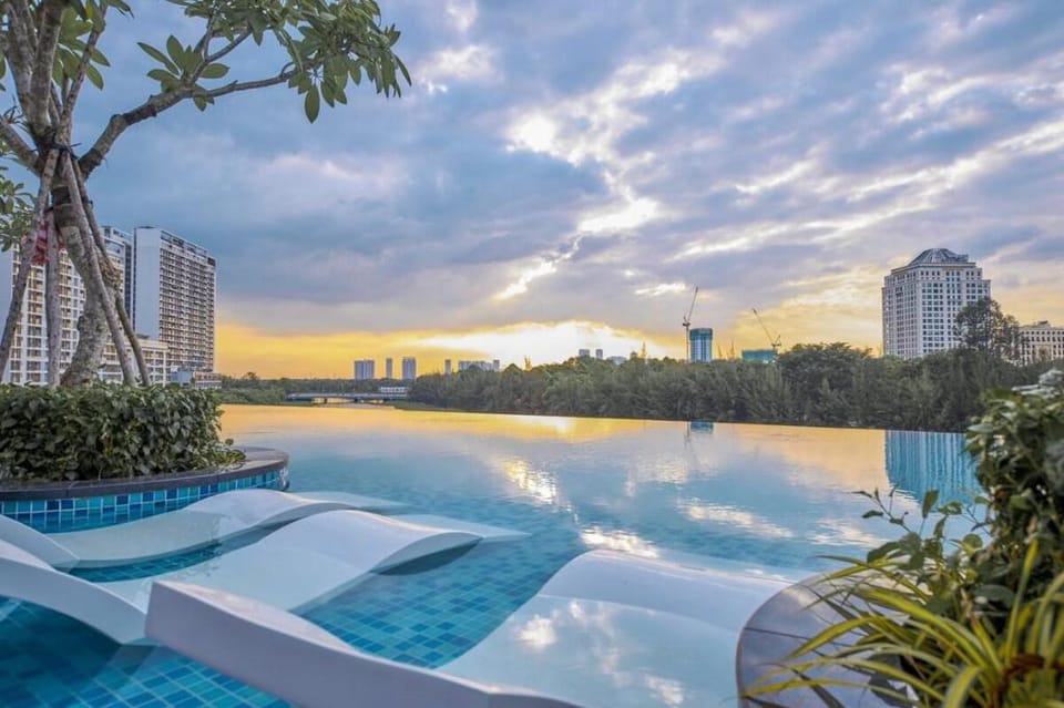 The Peak - Midtown . Two Bedroom Free Pool , Gym . Apartment in Ho Chi Minh City