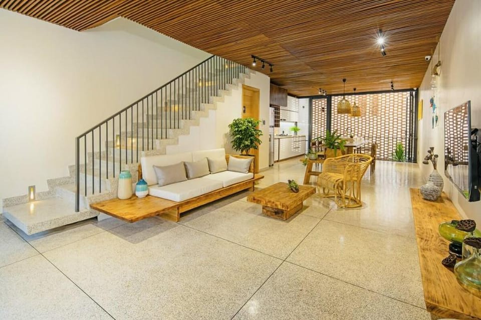 May Villa-4br- on My Khe beach- private pool Villa in Da Nang