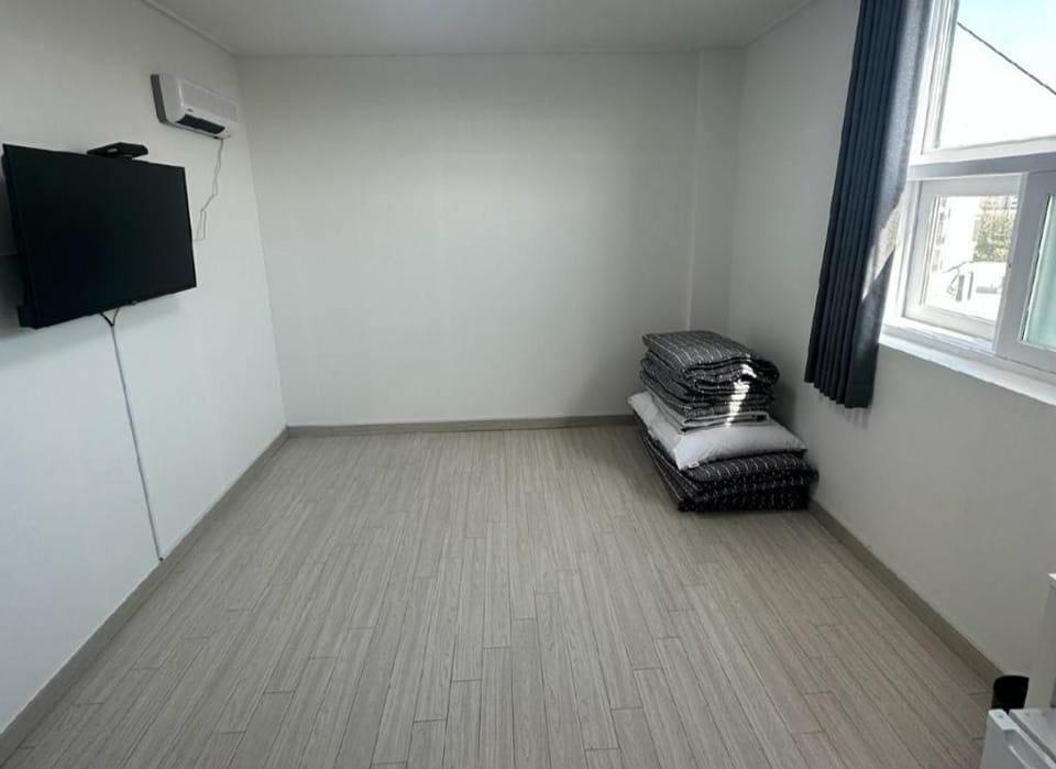 Geojin Hotel Bed and Breakfast in South Korea