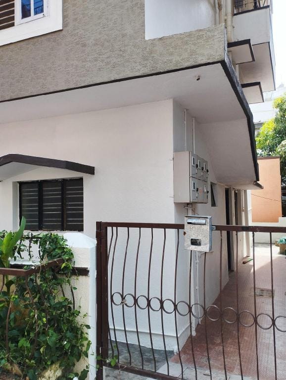 Cheerful 1 bedroom home with independent entrance. Vacation rental in Bengaluru