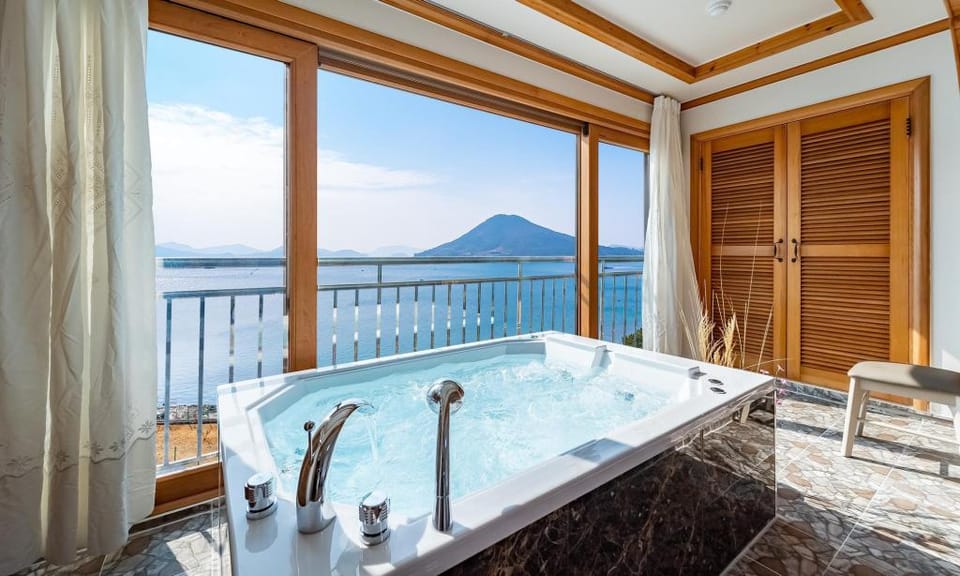 Geoje Daesan Oceanview Spa Pension Bed and Breakfast in South Korea