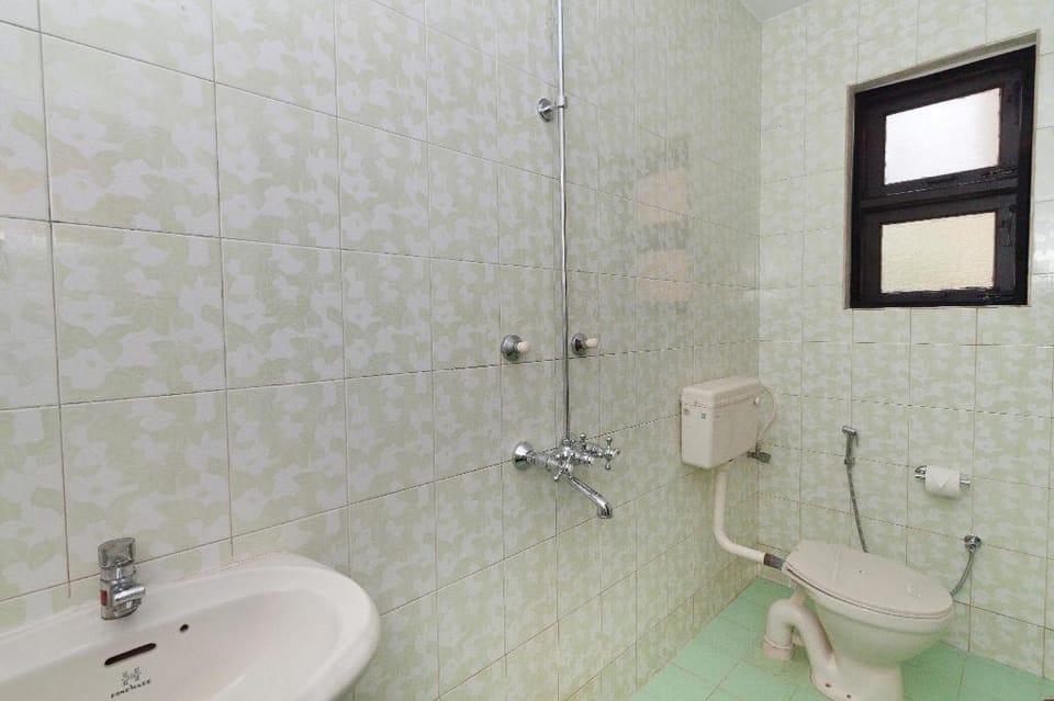 Candolim Beach Stay | 2 minutes Walk to Beach Villa in Calangute