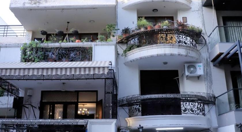 Fortune Home Service Apartment 3Bhk , D-198 Saket Apartment in New Delhi
