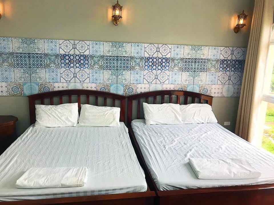 BIG Promo! Lakeside Pool Villa Hà Nội. 4 Bed Room Villa in Laos