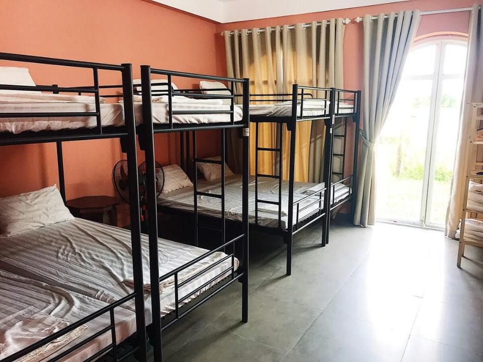 BIG Promo! Lakeside Pool Villa Hà Nội. 4 Bed Room Villa in Laos