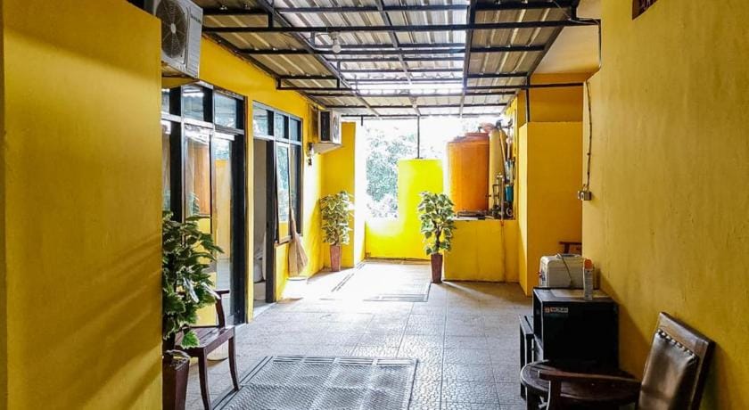 OYO 3895 D'Luck Homestay Hotel in East Java