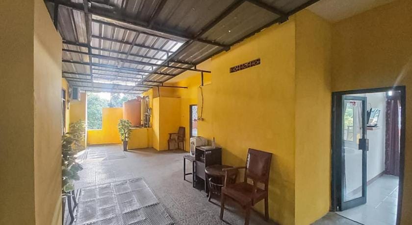 OYO 3895 D'Luck Homestay Hotel in East Java