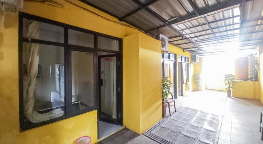 OYO 3895 D'Luck Homestay Hotel in East Java