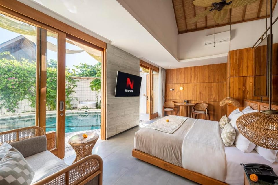 Merry 1 BR Private Pool Villa & Jacuzzi REV25 Villa in North Kuta