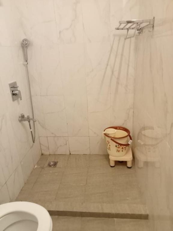 Spacious studio apartment at DLF MyPad - B1-720 Vacation rental in Lucknow