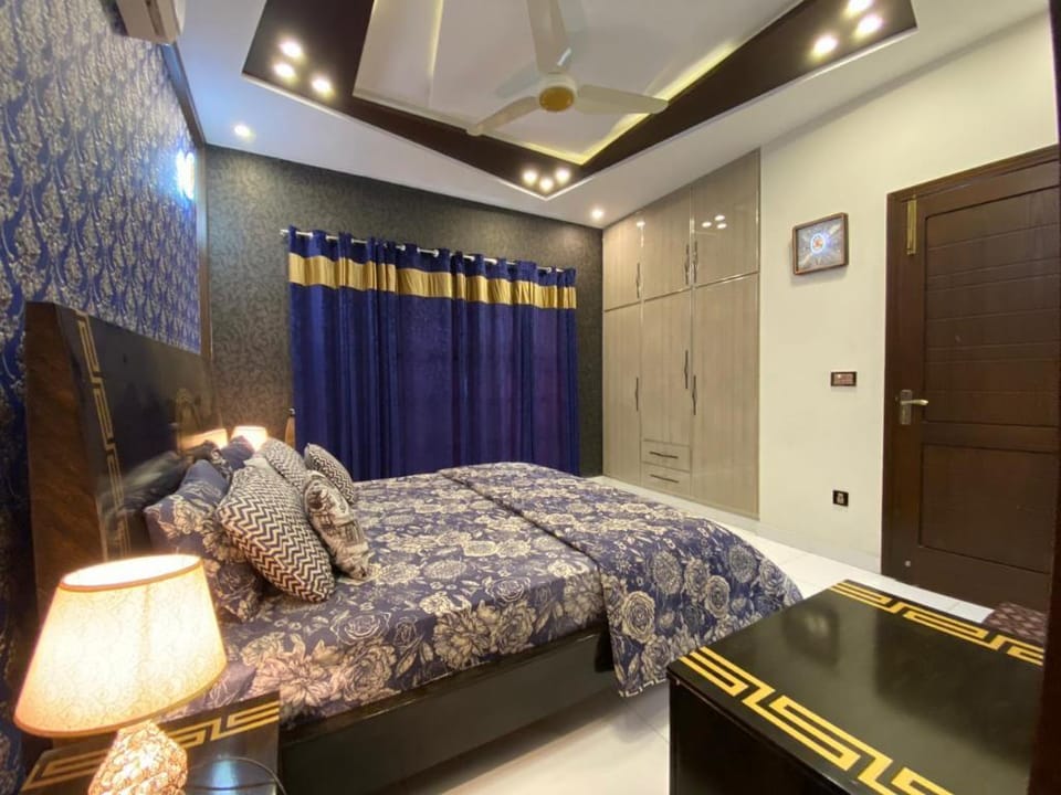 Fully Furnished 10 Marla 3 beds Upper Portion  Vacation rental in Lahore