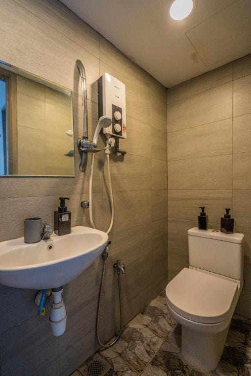 Spacious 3-bedroom with Pool for 6 | Subang Jaya Apartment in Subang Jaya