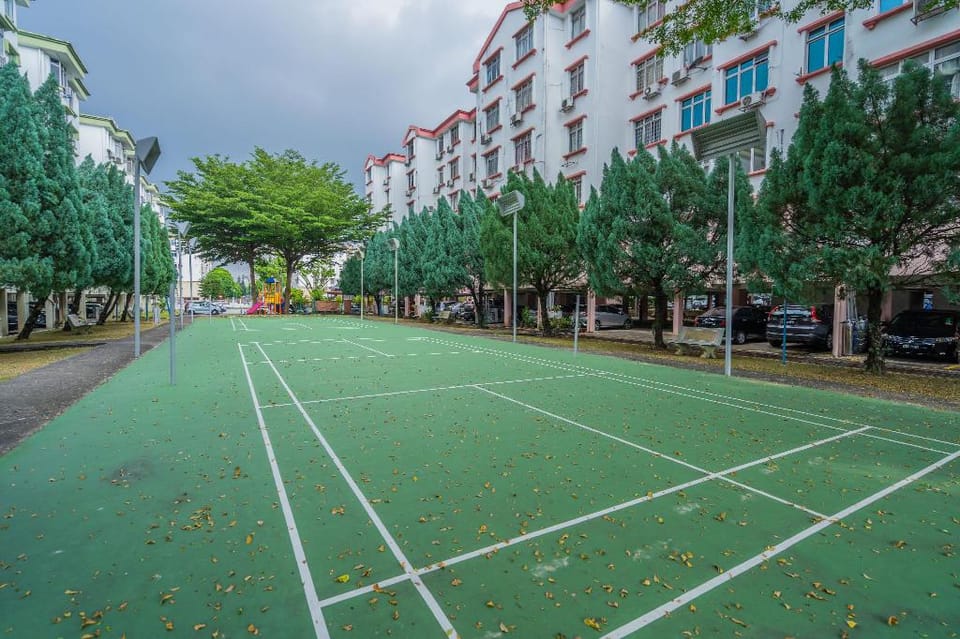 Spacious 3-bedroom with Pool for 6 | Subang Jaya Apartment in Subang Jaya