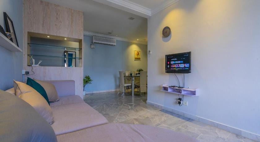 Spacious 3-bedroom with Pool for 6 | Subang Jaya Apartment in Subang Jaya