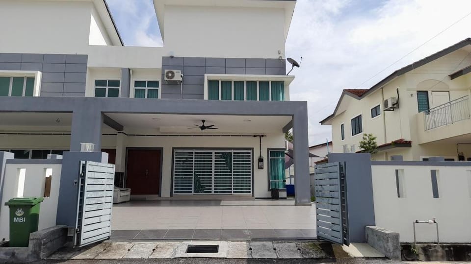 Luxury Lisa Ipoh Tambun Private Pool Muslim Only Villa in Perak