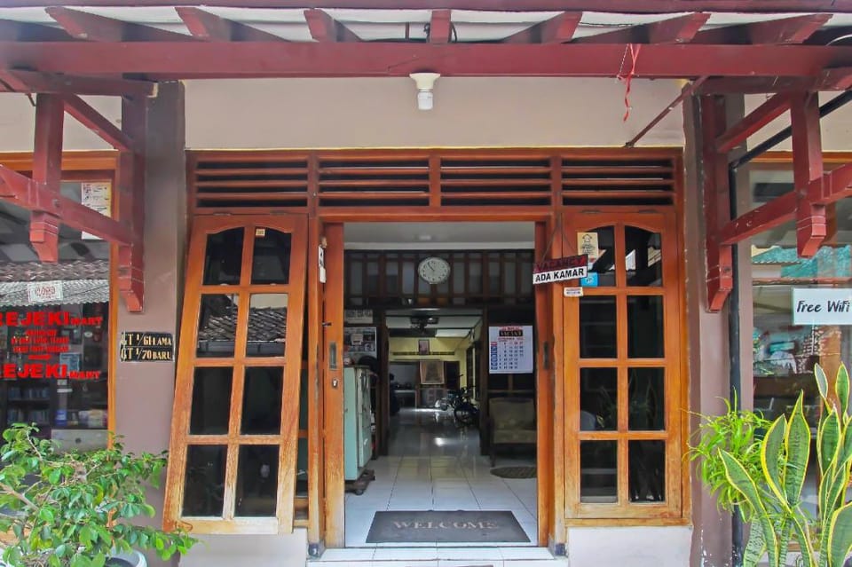 SPOT ON 91911 Rejeki Homestay Syariah Malioboro Hotel in Yogyakarta