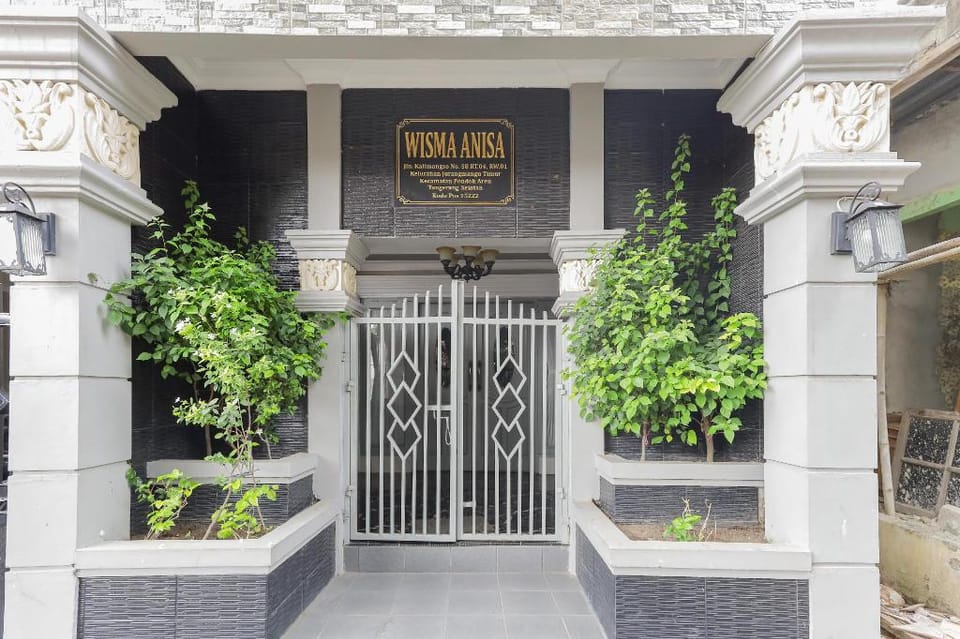 KoolKost Syariah near Universitas STAN Hotel in Jakarta
