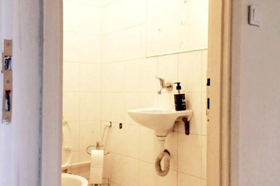 In Shared Apartment, Relaxing Double Bedroom  Vacation rental in Istanbul
