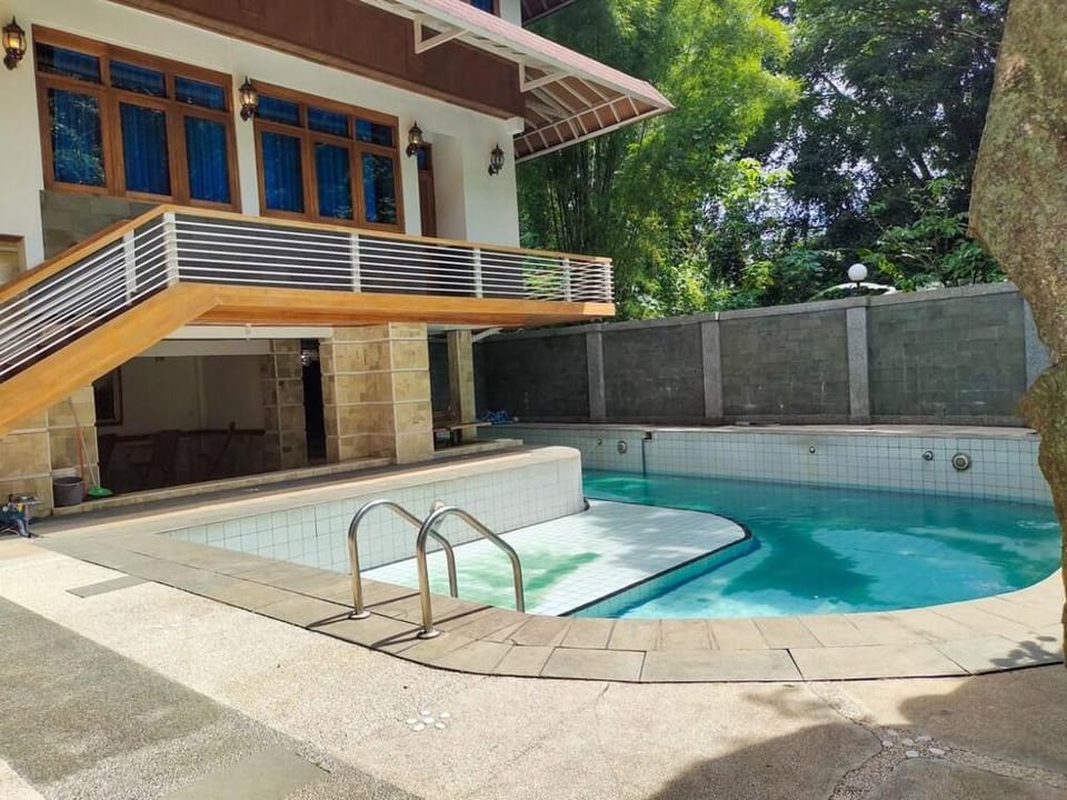 Tirtasari Nice Guest House Hotel in Parongpong