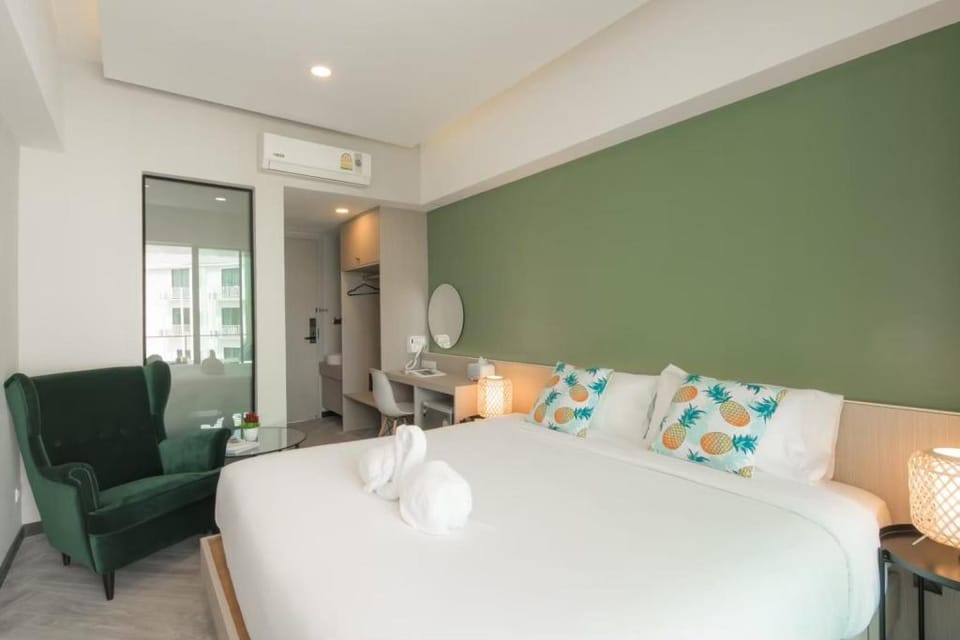 Yanud Residence pool view room1 Apartment in Phuket