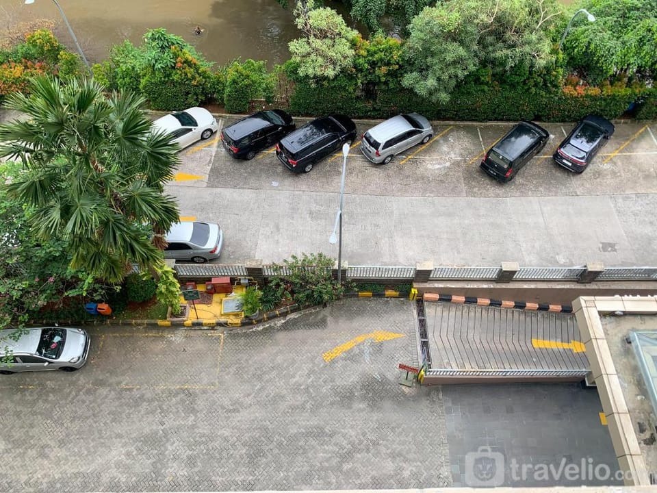 Warm Homey 1BR Belmont Residence Puri By Travelio Apartment in Jakarta