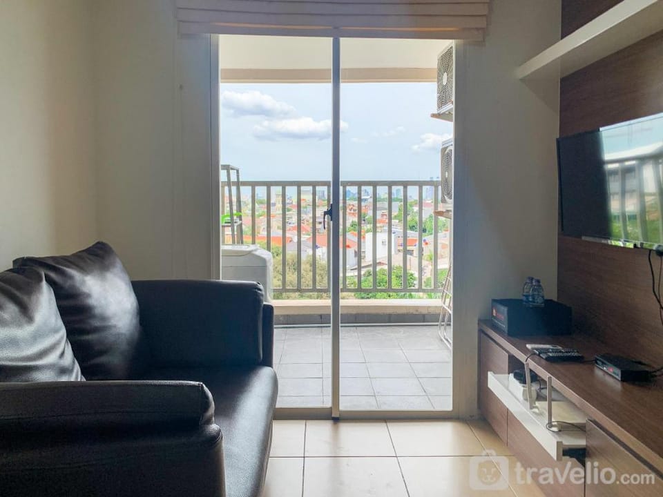 Warm Homey 1BR Belmont Residence Puri By Travelio Apartment in Jakarta