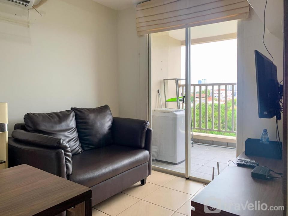 Warm Homey 1BR Belmont Residence Puri By Travelio Apartment in Jakarta