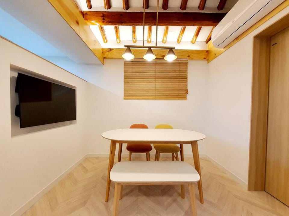 Newly Renovated 100-Year-Old House @4Subway Lines Vacation rental in Seoul