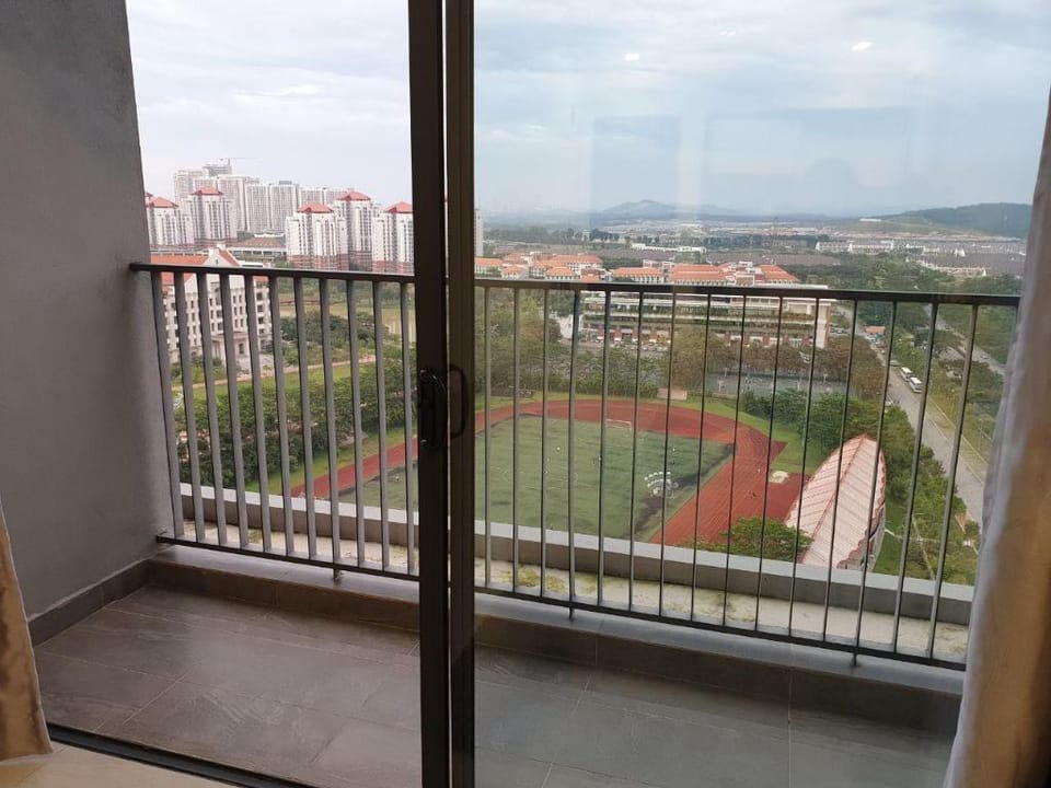 Bell Suites 3BR 6pax KLIA Netflix Comfy XiamenUni  Apartment in Negeri Sembilan, Malaysia