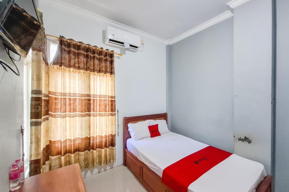 RedDoorz Syariah at Fariza Guesthouse Kendal Hotel in Indonesia